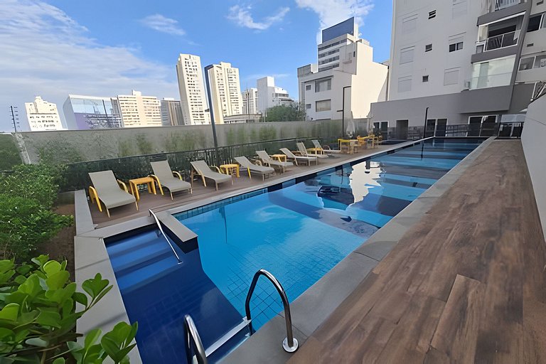 Brilho nos Olhos Garantido|Piscina Reflete o Céu