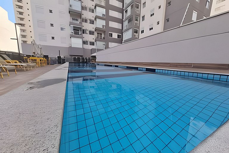 Brilho nos Olhos Garantido|Piscina Reflete o Céu