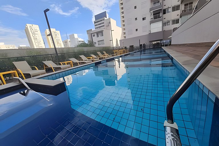 Brilho nos Olhos Garantido|Piscina Reflete o Céu