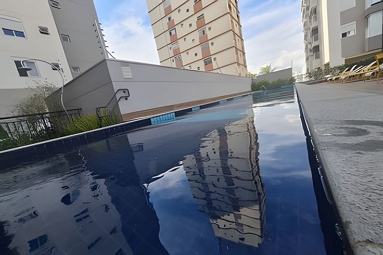 Brilho nos Olhos Garantido|Piscina Reflete o Céu
