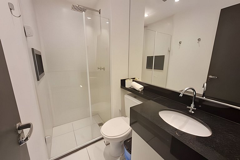 Brilho nos Olhos Garantido|Piscina Reflete o Céu