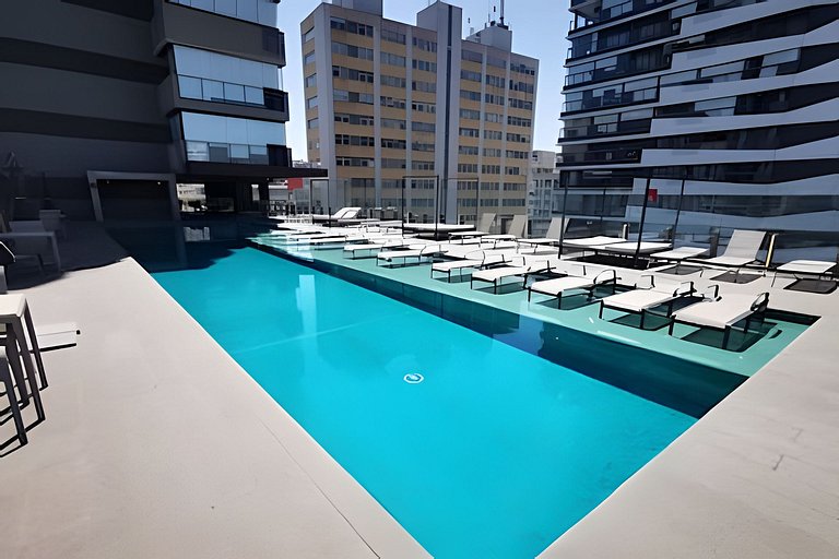 Apto com piscina e academia