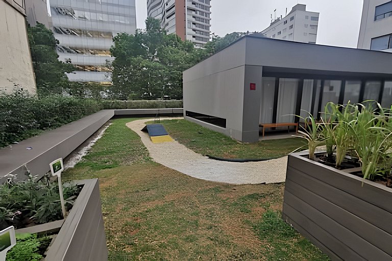 Apto com piscina e academia