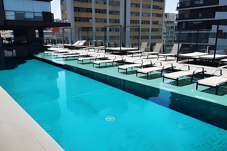 Apto com piscina e academia