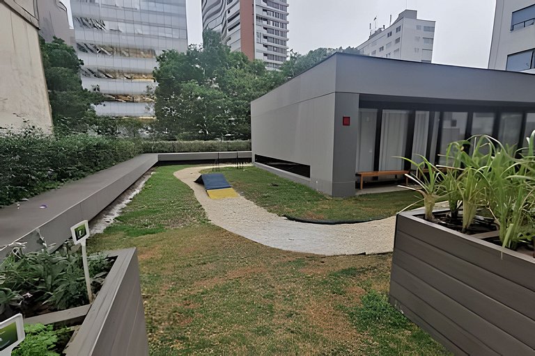 Apto com piscina e academia