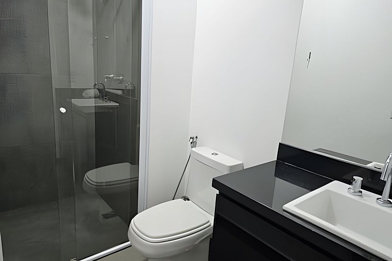 Apto com piscina e academia