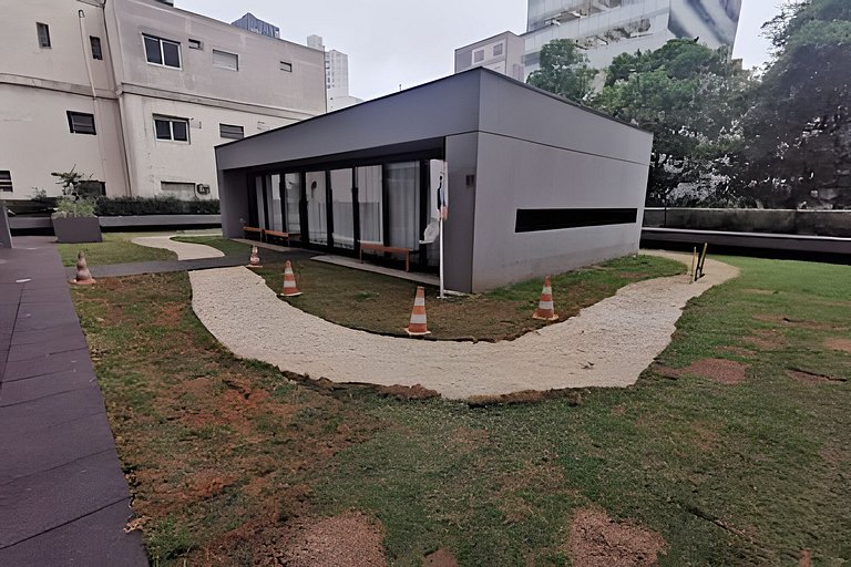 Apto com piscina e academia
