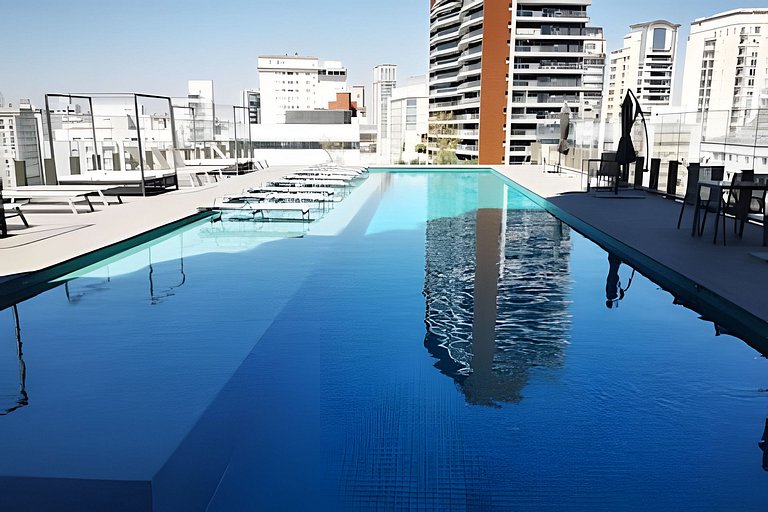 Apto com piscina e academia