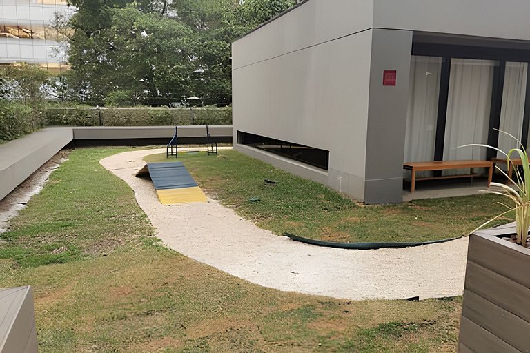 Apto com piscina e academia