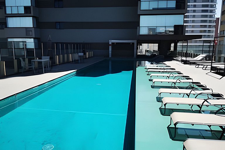 Apto com piscina e academia