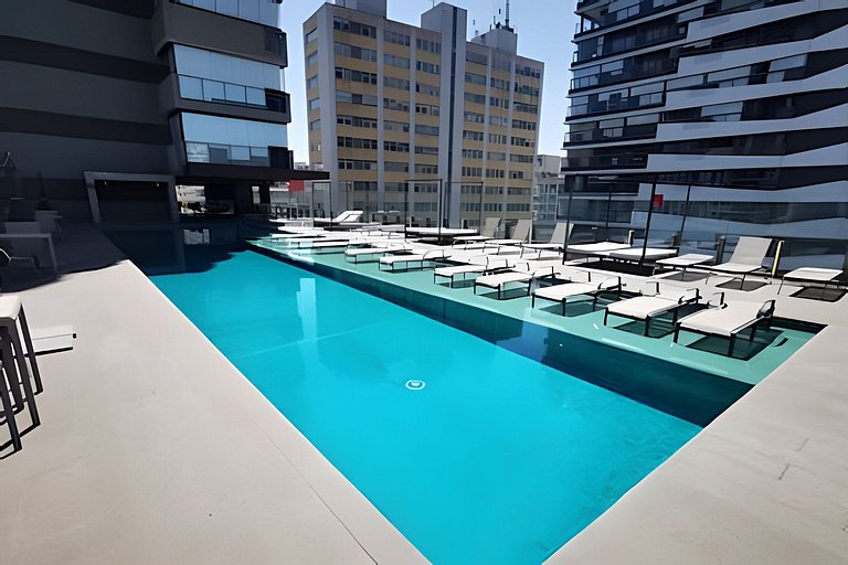 Apto com piscina e academia