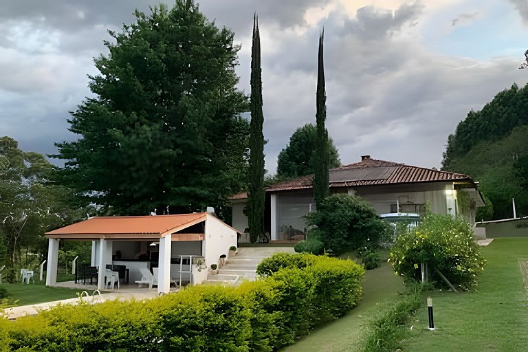 Chácara com vista maravilhosa e piscina