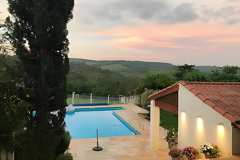 Chácara com vista maravilhosa e piscina
