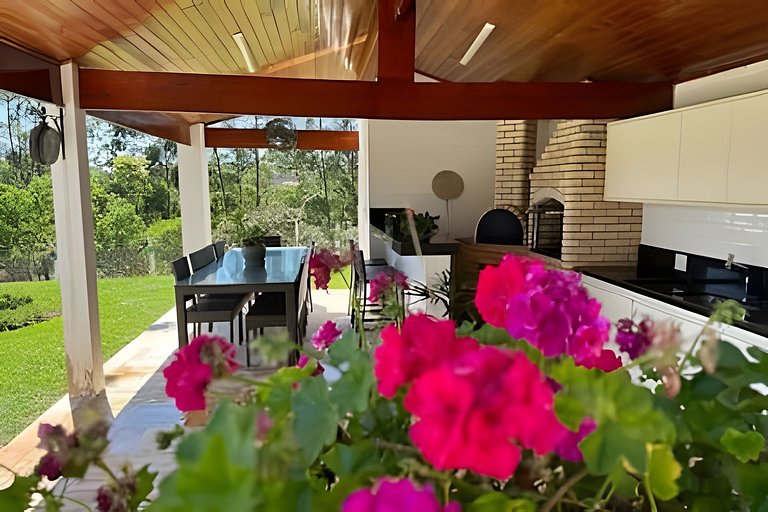 Chácara com vista maravilhosa e piscina