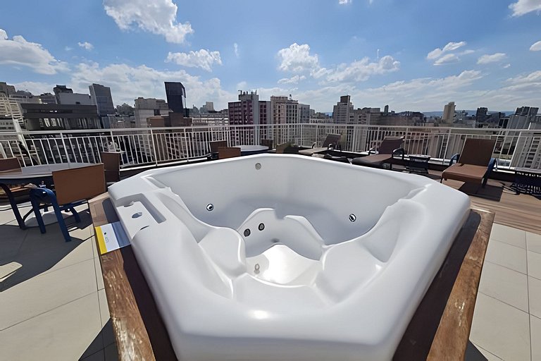 Ap com Piscina e Jacúzzi