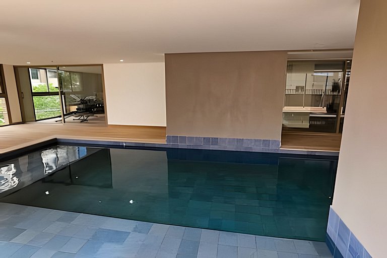 Apto ao lado Metro Oscar Freire com Piscina