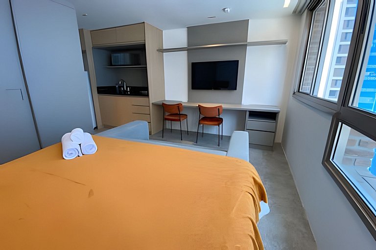 Apto com Piscina e Academia em Pinheiros