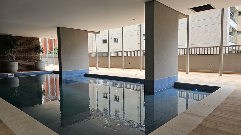 Ap com piscina e academia prox. Metro Oscar Freire