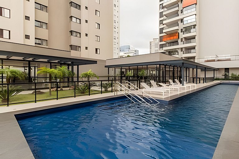 Apartamento com piscina na Aclimação